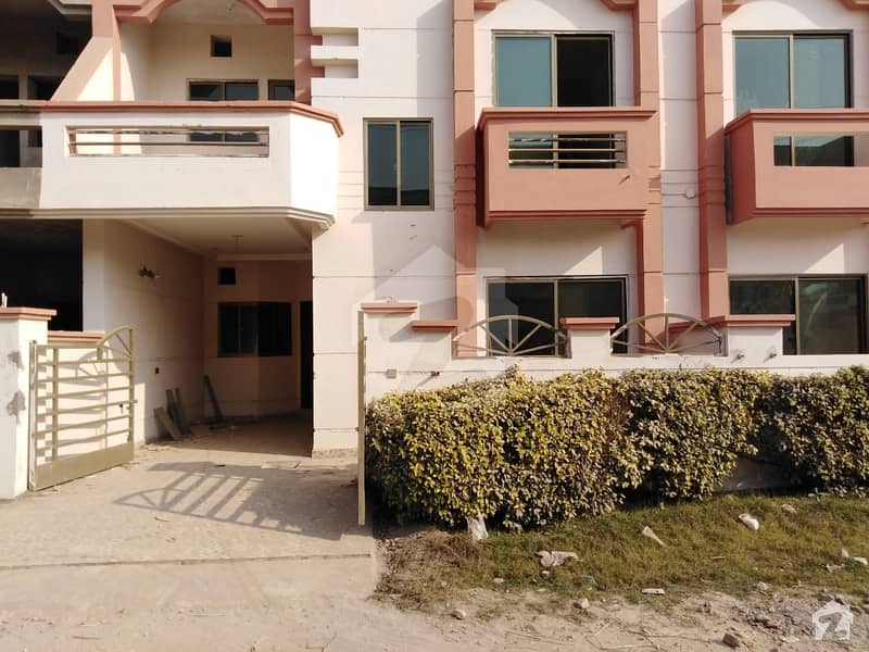 کلاسک ولاز کینال بینک روڈ ملتان میں 3 کمروں کا 4 مرلہ مکان 45 لاکھ میں برائے فروخت۔