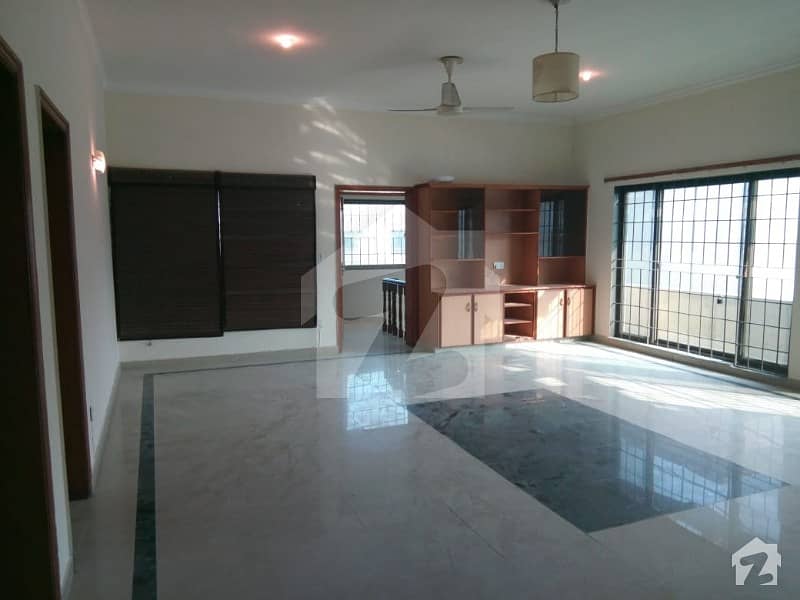 One Kanal Upper Portion available for Rent in Sui Gas Society Phase 1