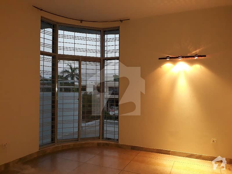 Dha 1 Kanal Awesome Upper Portion With Separate Gate For Rent In Phase 3
