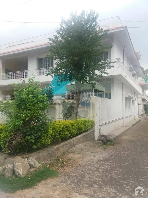 G10-3,40*80,corner double story house available for urgent sale