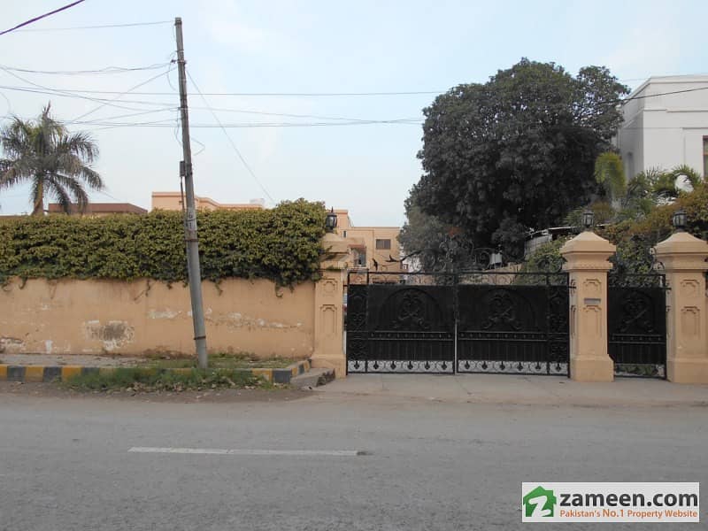 3 Kanal Fully Furnished Bungalow For Sale In Gulberg
