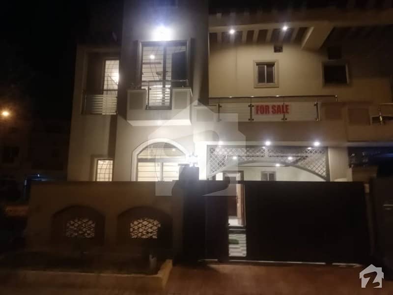 بحریہ ٹاؤن فیز 8 بحریہ ٹاؤن راولپنڈی راولپنڈی میں 3 کمروں کا 5 مرلہ مکان 1 کروڑ میں برائے فروخت۔