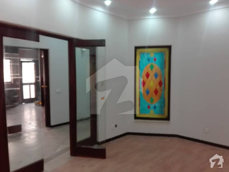 1 Kanal Beautiful Bungalow Available For Rent 1 Kanal Beautiful Bungalow Available For Rent