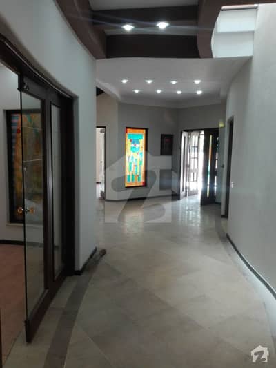 1 Kanal Beautiful Bungalow Available For Rent 1 Kanal Beautiful Bungalow Available For Rent