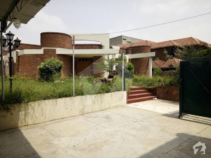 کینال بینک ہاؤسنگ سکیم لاہور میں 4 کمروں کا 2 کنال مکان 1.5 لاکھ میں کرایہ پر دستیاب ہے۔
