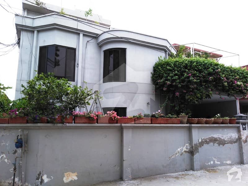 ایڈن کاٹیج 1 ایڈن لاہور میں 3 کمروں کا 8 مرلہ مکان 1. 8 کروڑ میں برائے فروخت۔