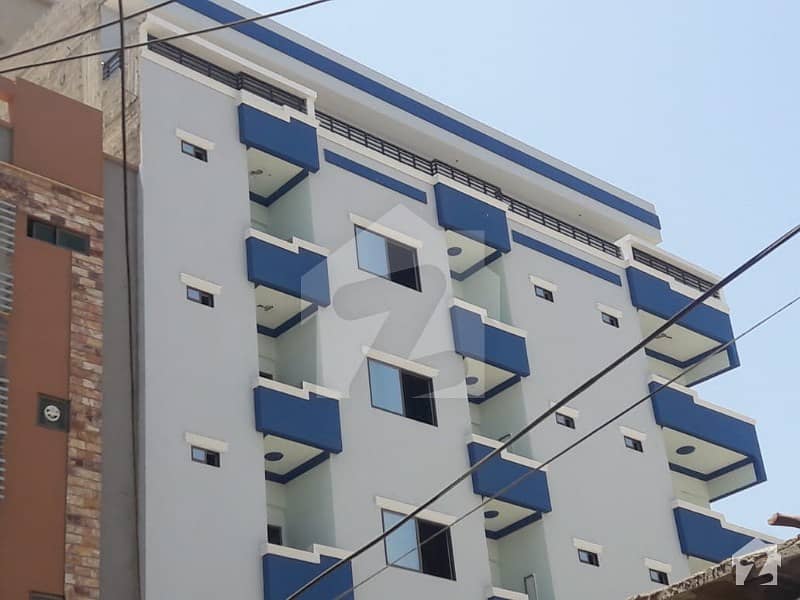 کشمیر کالونی کراچی میں 5 کمروں کا 6 مرلہ فلیٹ 15 لاکھ میں برائے فروخت۔