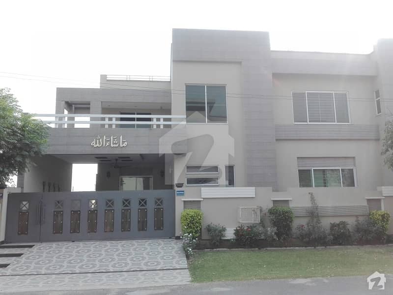 Well-Built House Available On Good Location Well-Built House Available On Good Location