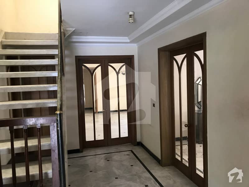 1 Kanal House For Sale Phase 3 Very Beautiful