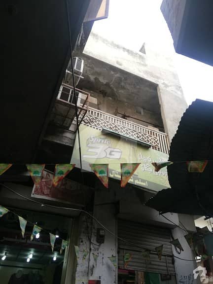 مسلم بازار گجرات میں 2 مرلہ عمارت 5 کروڑ میں برائے فروخت۔