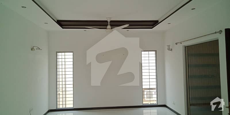 Defence One Kanal Slightly Used Upper Portion For Rent In Dha Lahore