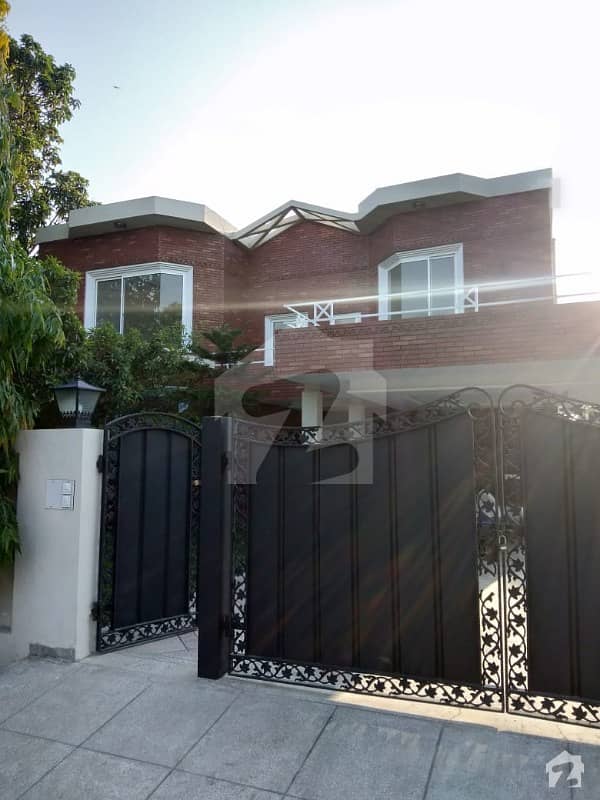 Syed Brothers Offer 1 Kanal Beautiful And Luxury Lower Portion Of Bungalow For Rent