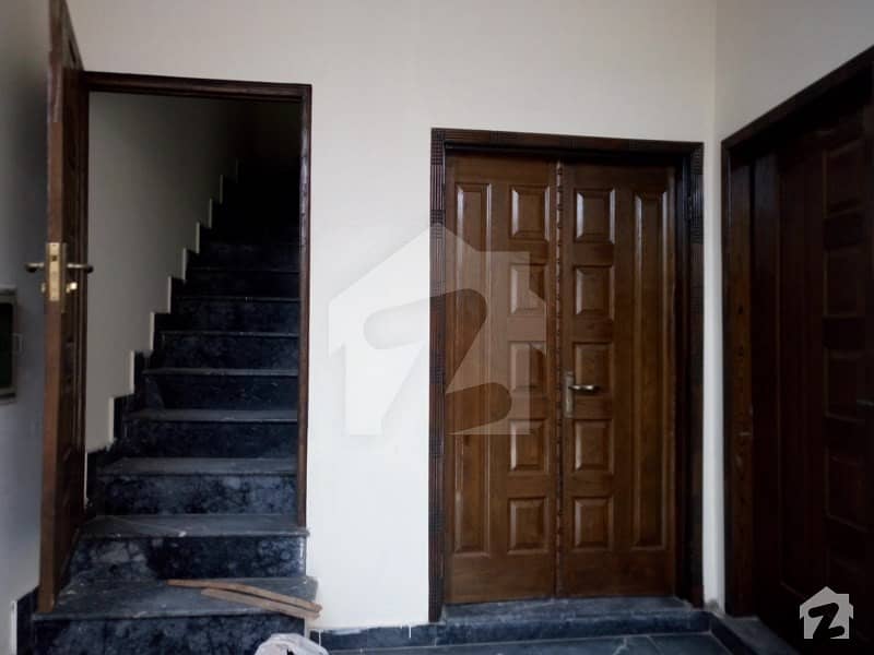 A Well Maintained House Is Available For Rent