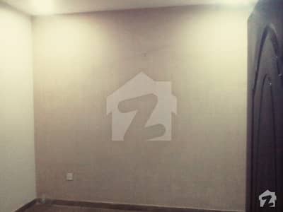 Single Room With Attach Bath Room For Rent Single Room With Attach Bath Room For Rent
