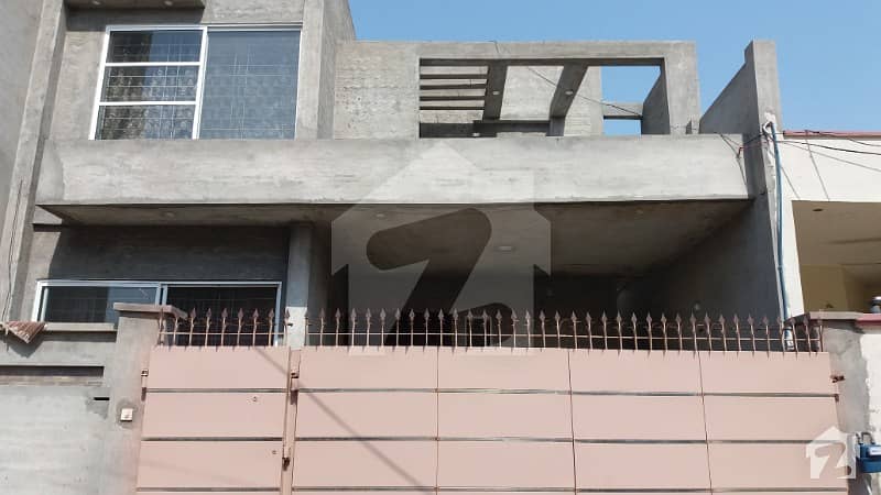 عثمان ٹاؤن فیصل آباد میں 4 کمروں کا 8 مرلہ مکان 1.39 کروڑ میں برائے فروخت۔