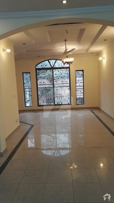 16 Marla 3 Bedrooms Lower Portion For Rent In PAF Officers Colony Near Askari-9 Lahore Cantt