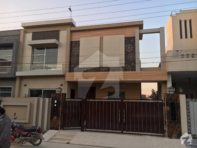 10 Marla Brand New Luxury House At Entrance Very Prime Location