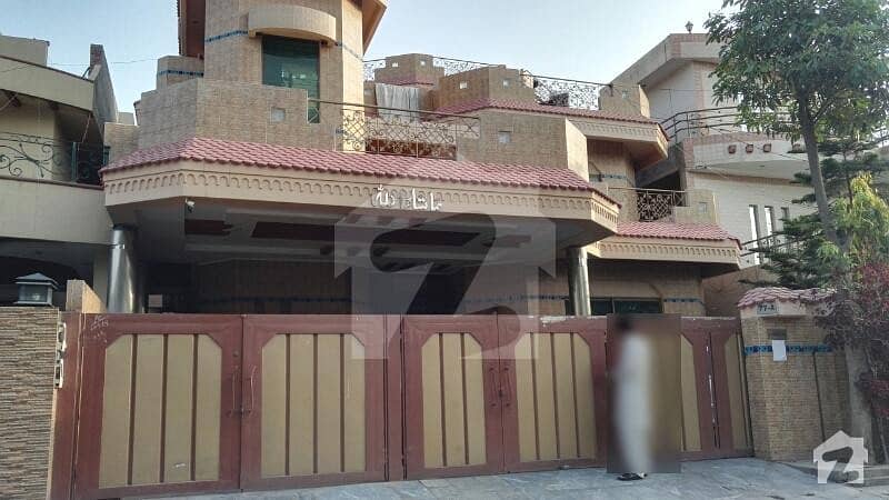16-Marla 3-BedRooms Lower Portion For Rent In PAF Officers Colony Lahore Cantt.