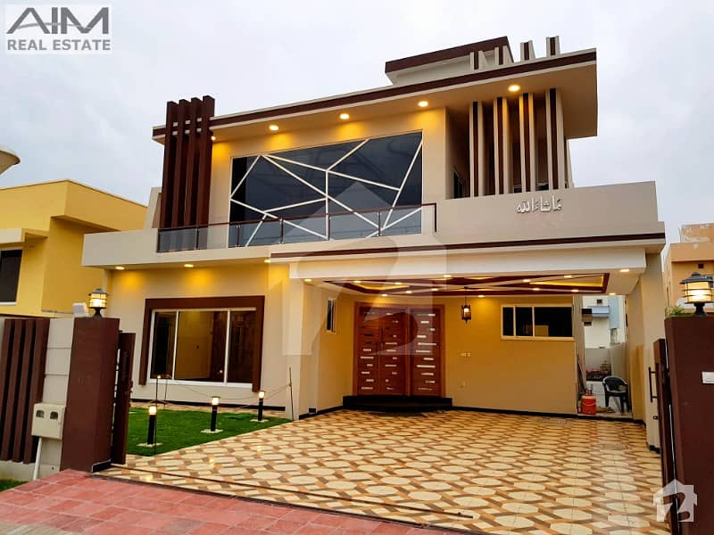Luxurious 1 Kanal House With Decorated Lawn