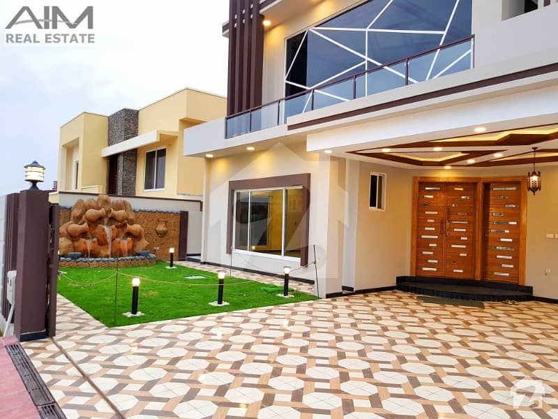 Luxurious 1 Kanal House With Decorated Lawn Luxurious 1 Kanal House With Decorated Lawn
