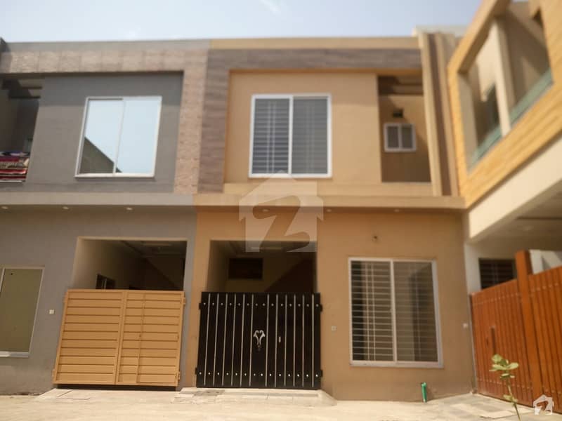 Here Is A Good Opportunity To Live In A Well-Built House Here Is A Good Opportunity To Live In A Well-Built House