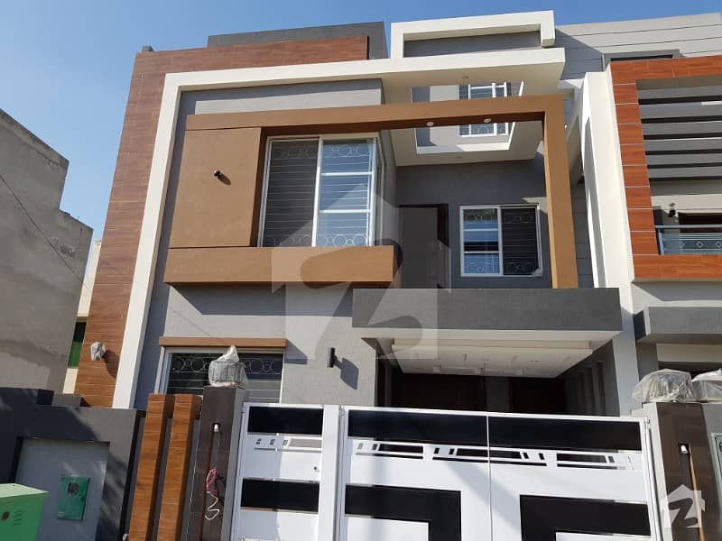 Prime Location 5 Marla Brand New Luxurious House In Bahria Town Lahore