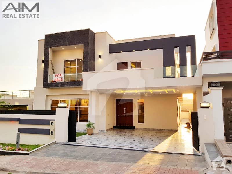 Amazing 1 Kanal 5 Bed House For Sale