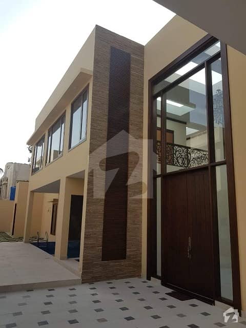 1000 Yards Brand New Bungalow Near Mujahid Available For Sale