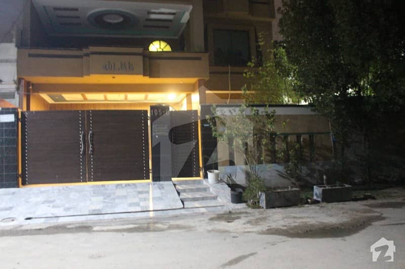 وینس ہاؤسنگ سکیم لاہور میں 7 کمروں کا 10 مرلہ مکان 1. 95 کروڑ میں برائے فروخت۔