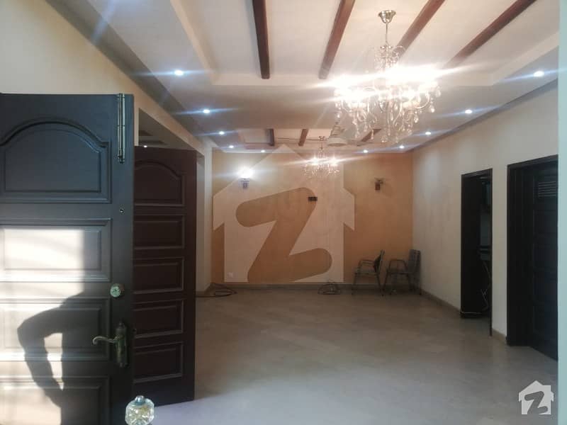 10 Marla Slightly Used Owner Needy Bungalow 10 Marla Slightly Used Owner Needy Bungalow