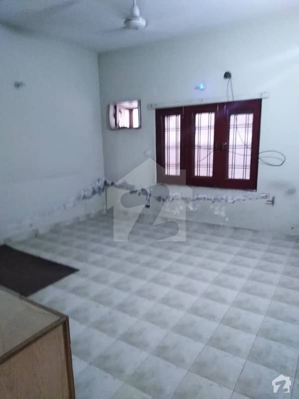 Hot Offer 1 Kanal Beautiful House In Johar Town For Salient Office Use 200 Feet Road Opposite Emporium Mall