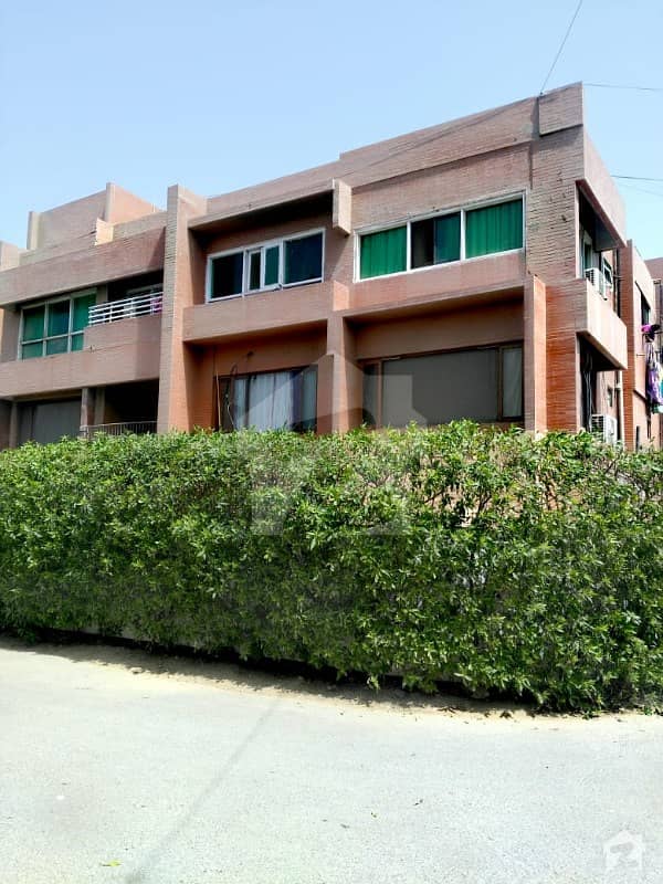 سِی ویو اپارٹمنٹس کراچی میں 3 کمروں کا 10 مرلہ فلیٹ 4.15 کروڑ میں برائے فروخت۔