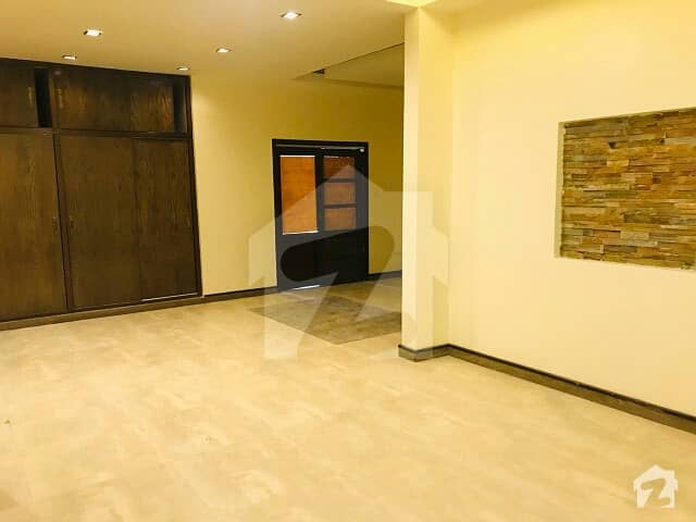 گلشنِ اقبال گلشنِ اقبال ٹاؤن کراچی میں 8 کمروں کا 1 کنال مکان 7. 5 کروڑ میں برائے فروخت۔