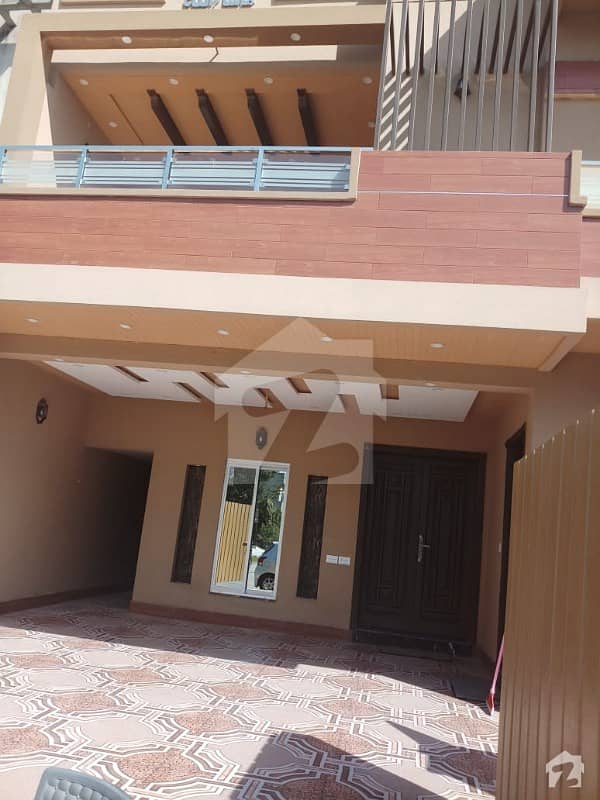 10 MARLA BRAND NEW HOUSE IS AVAILABLE FOR SALE AT VERY REASONABLE PRICE