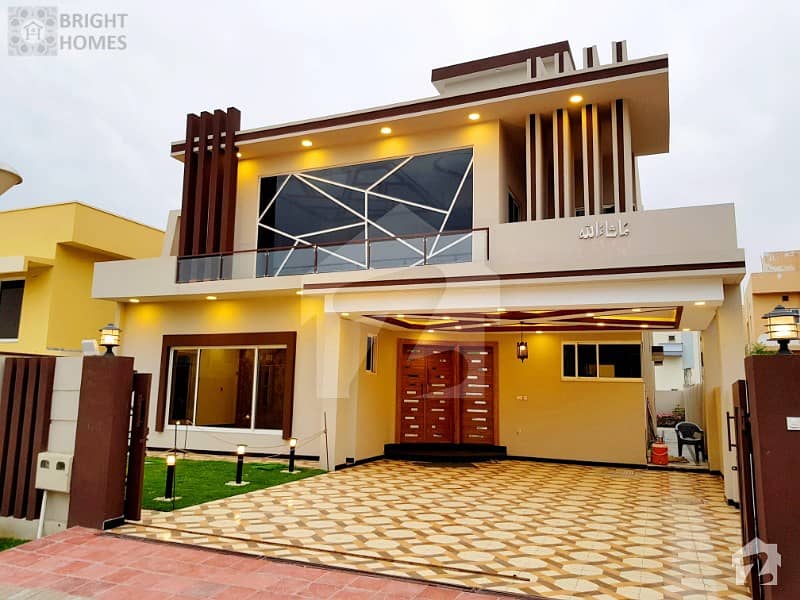 Luxurious 1 Kanal Designer House With A Large Decorated Lawn