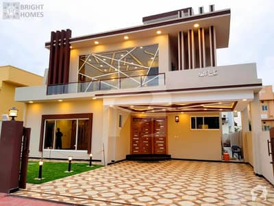 Luxurious 1 Kanal Designer House With A Large Decorated Lawn Luxurious 1 Kanal Designer House With A Large Decorated Lawn