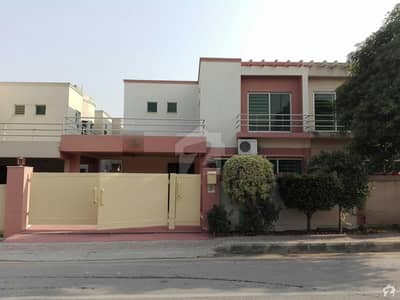 Well-Built House Available On Good Location Well-Built House Available On Good Location