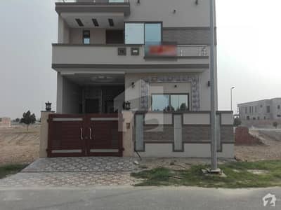 Here Is A Good Opportunity To Live In A Well-Built House Here Is A Good Opportunity To Live In A Well-Built House