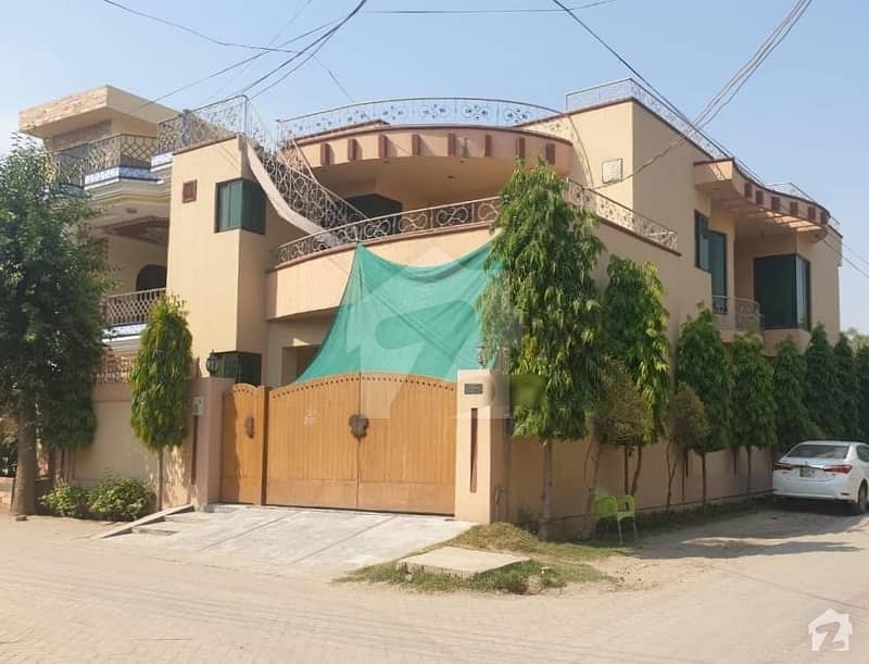 کینال ویو لاہور میں 5 کمروں کا 10 مرلہ مکان 2. 1 کروڑ میں برائے فروخت۔