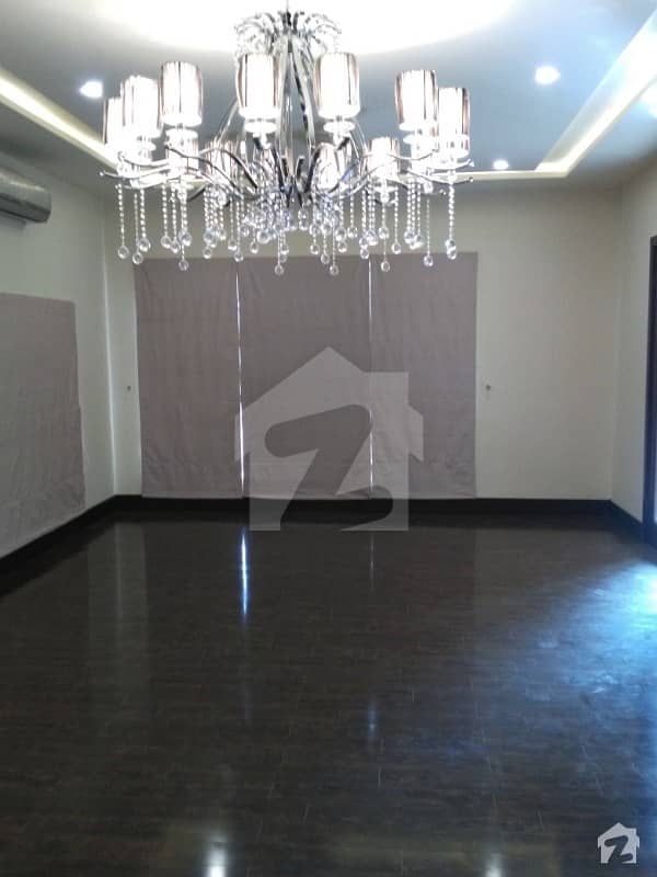 I-8 Beautiful Upper Portion Available For Rent Prime Location