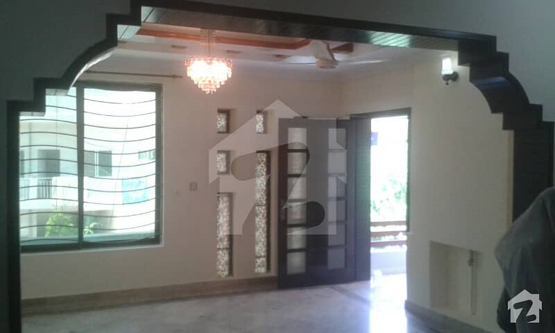 E-11 - Beautiful Upper Portion Available For Rent With Prime Location
