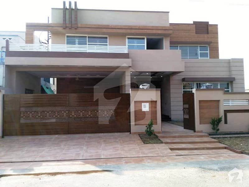ویلینشیاء ہاؤسنگ سوسائٹی لاہور میں 5 کمروں کا 1 کنال مکان 3. 65 کروڑ میں برائے فروخت۔