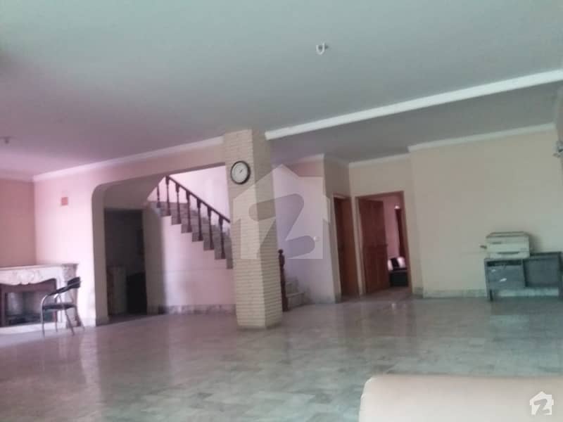 A Well Maintained House Is Available For Rent