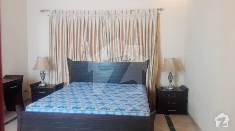 Lavish Bedroom Available For Ladies