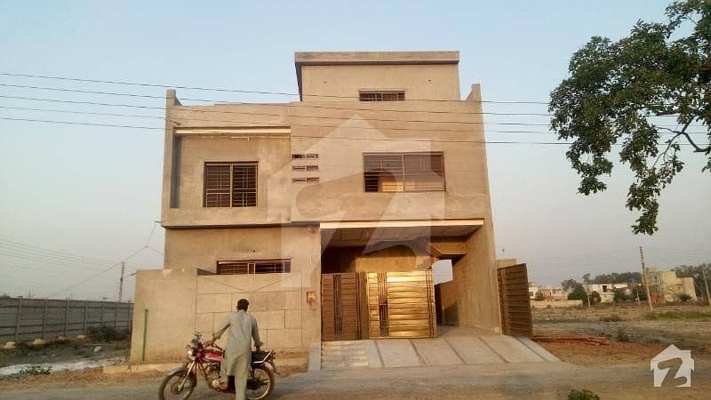 موہلنوال سکیم لاہور میں 9 کمروں کا 10 مرلہ مکان 1.75 کروڑ میں برائے فروخت۔