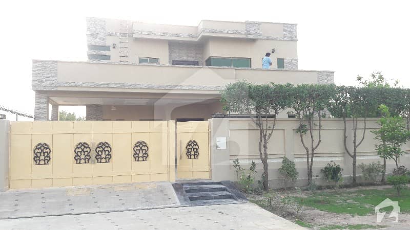 1 kanal house available for Rent Located In Phase6 DHA Defence