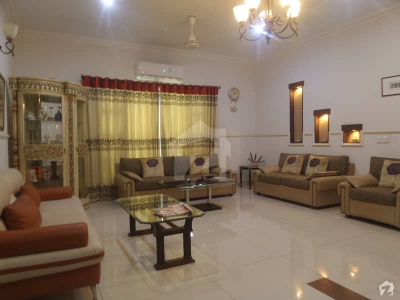 ڈی ایچ اے فیز 8 ڈی ایچ اے کراچی میں 6 کمروں کا 1 کنال مکان 11. 5 کروڑ میں برائے فروخت۔