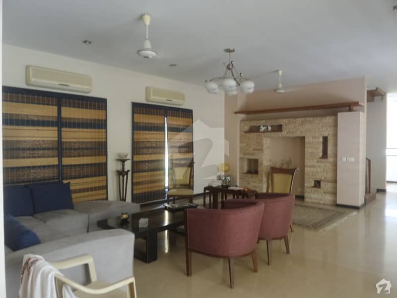 Very Well Maintained Bungalow At Very Prime Location Of Bukhari