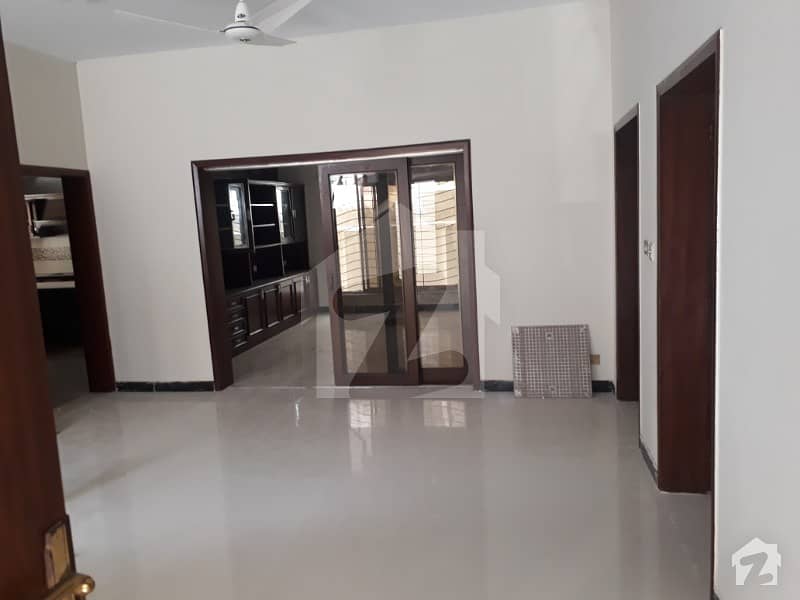 555Sq Yard Beautiful House For Rent In F10   5 Beds With Attached Bath