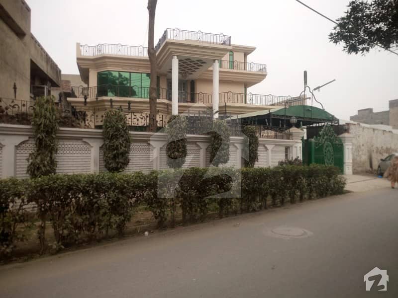 فتح گڑھ لاہور میں 11 کمروں کا 2.15 کنال مکان 12.75 کروڑ میں برائے فروخت۔